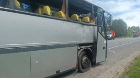 Война, 17 июня. В Брянской области дрон атаковал автобус детской команды из Гомельской области — погибла жена тренера, есть раненые. Комментарий Генштаба ВСУ