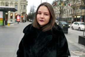 «Женщина с эпилепсией на морозе вымывала лужу тряпкой за вынесенный кусочек хлеба из столовой»