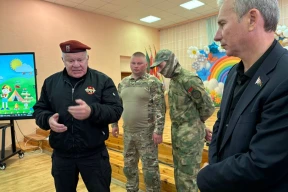Фотофакт. Дмитрий Павличенко учит беларуских детей «патриотизму»