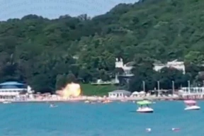 Война, 3 августа. Сбитый дрон упал на пляж в Геленджике, есть погибшие. Reuters: Волгоградский НПЗ «Лукойла» остановил переработку нефти после атаки дронов